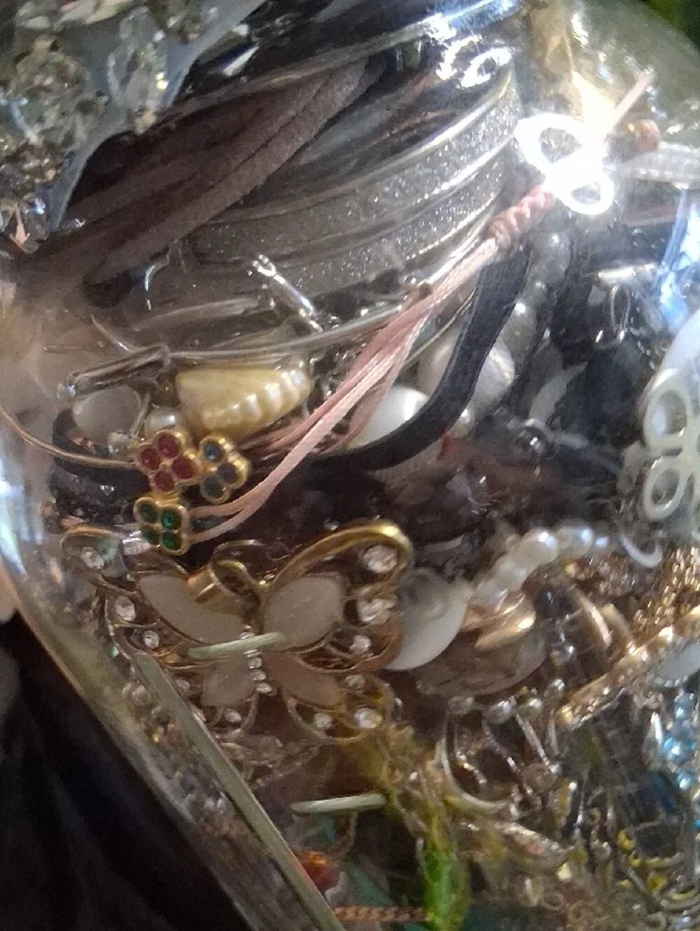 Mystery Jewelry Jar 1/2 Gallon Mason Jar 5 Lbs . Lots Of Beautiful Jewelry.